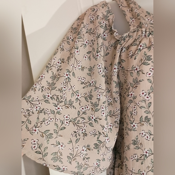 2/$30 Chic Y2K Cottage Ruffled Floral SONJA BETRO cold shoulder top (#1,104) - Picture 5 of 12